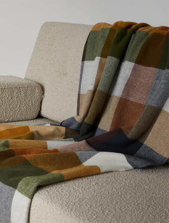 Aran Cashmere Lambswool Throw - Dark Grey & White