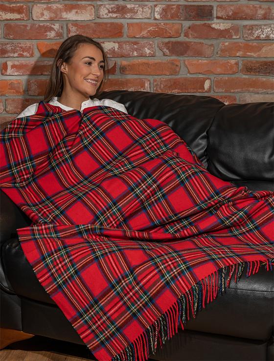 Aran Cashmere Lambswool Throw - Royal Stewart Tartan