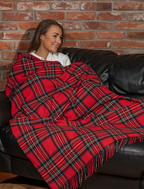 aran cashmere Lambswool Throw - Royal Stewart Tartan