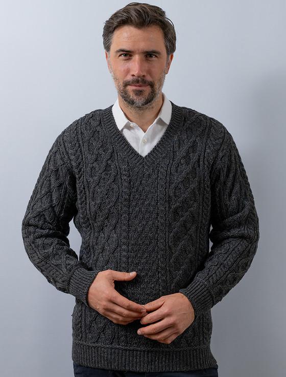 aran cashmere M‎e‎r‎ino V-N‎eck Aran Sweater