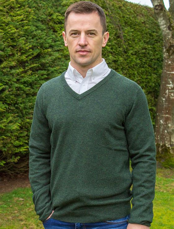 Aran Cashmere M‎‎ens Lambswool V-‎Neck Sweater