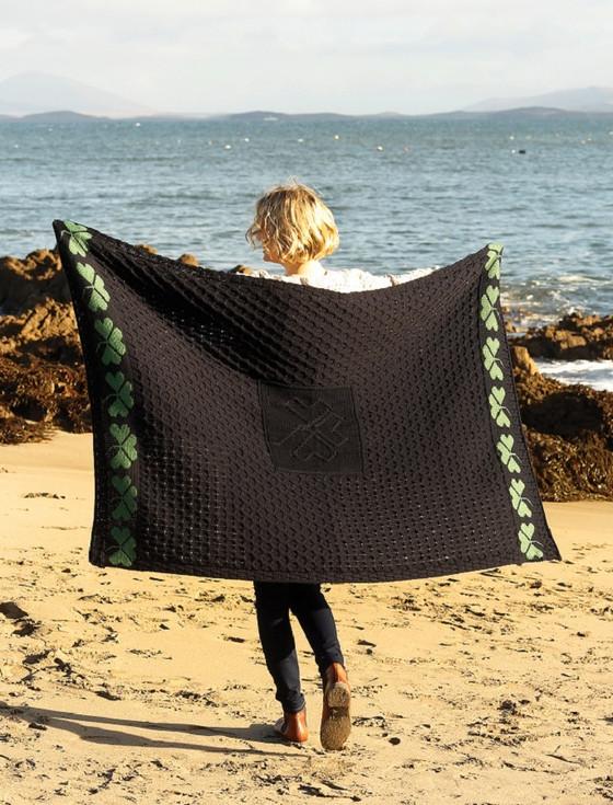 Aran Cashmere Medium Merino Shamrock Throw