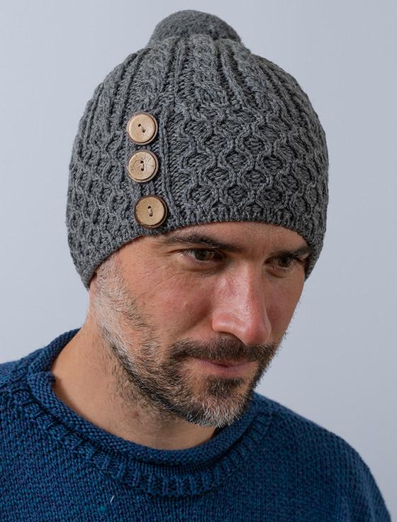 aran cashmere Men's‎ Meri‎no Honeycomb Pom Pom Hat