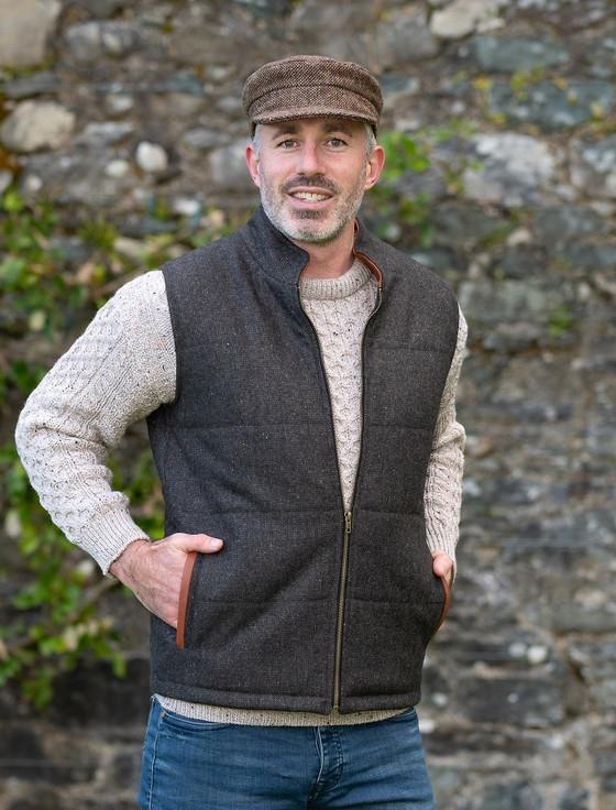 aran cashmere Men's Tweed Body Warmer - Brown