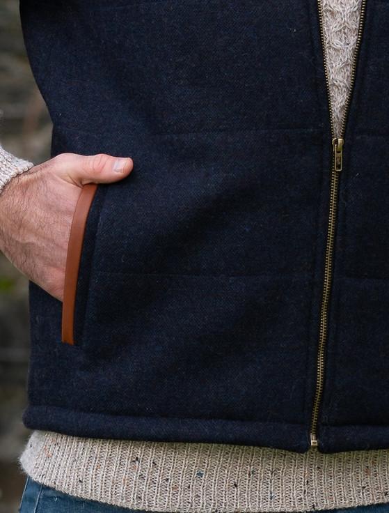 Aran Cashmere Men's Tweed Body Warmer - Navy