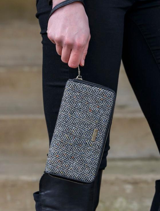 aran cashmere Mucros Tweed Purse- Grey Herringbone