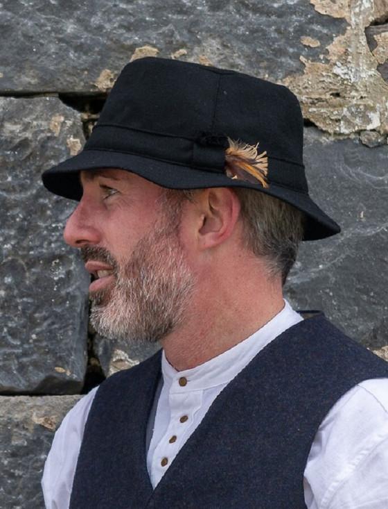 Aran Cashmere Tweed Walking Hat - Black