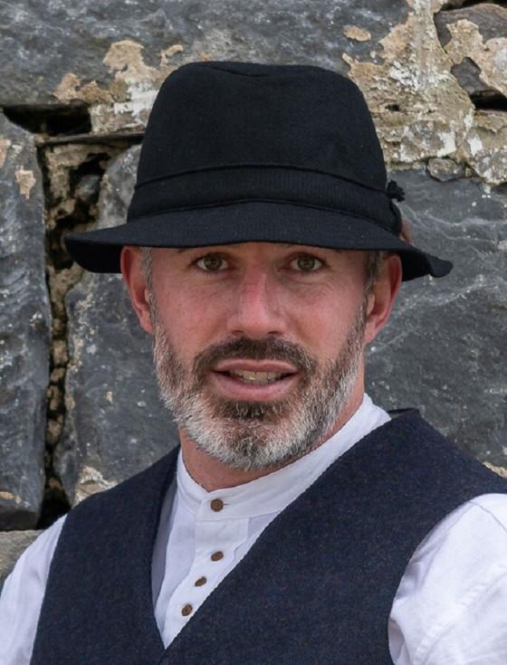 Aran Cashmere Tweed Walking Hat - Black