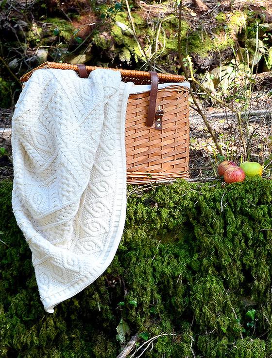 Aran Cashmere Two-Tone Aran Pleated Throw
