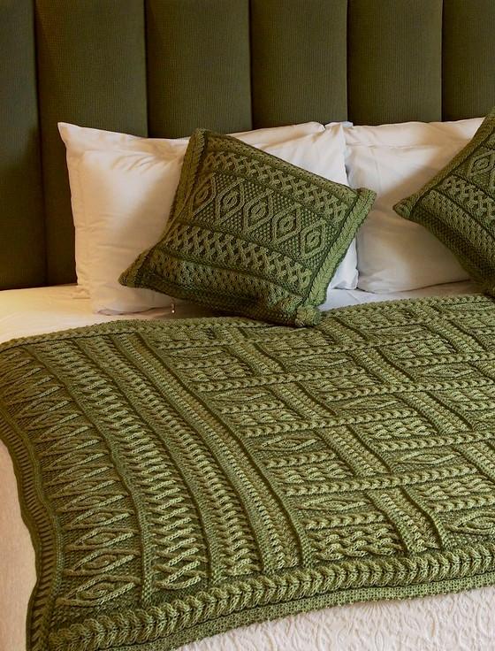 aran cashmere Two-Tone Aran Pleated Throw