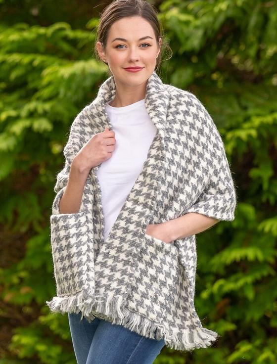 aran cashmere Wool Pocket Stole - Light Grey & Cream