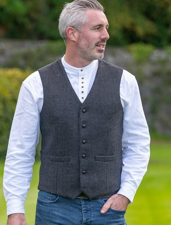 aran cashmere Black and Grey Night Check Tweed Waistcoat