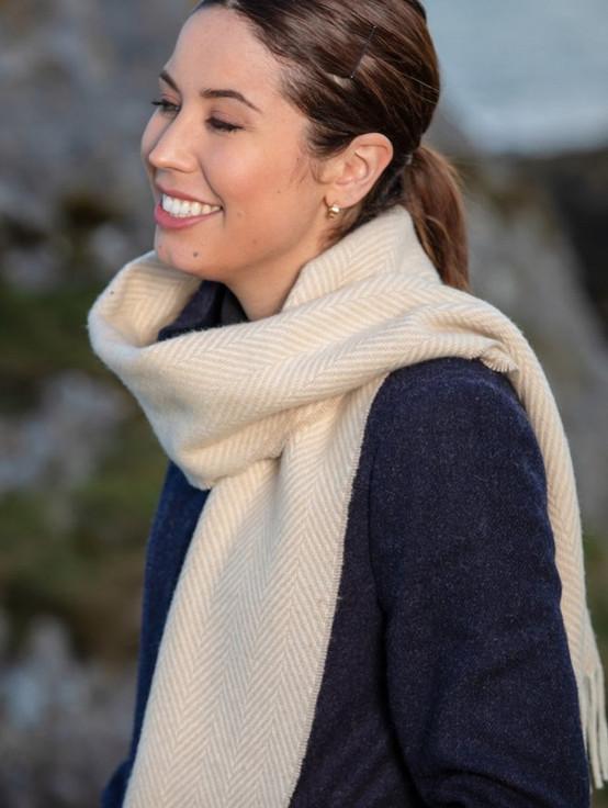 Aran Cashmere Cashmere Scarf - Bone & White Herringbone