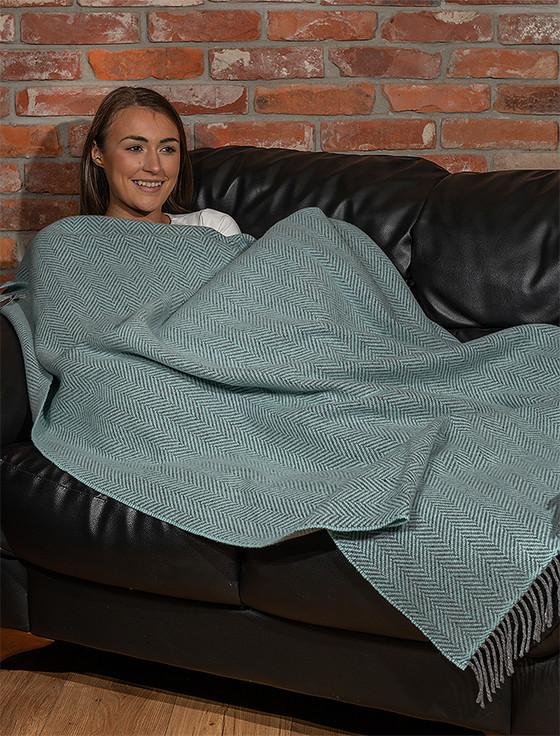 aran cashmere Cashmere Wool Throw - Pale Blue Herringbone