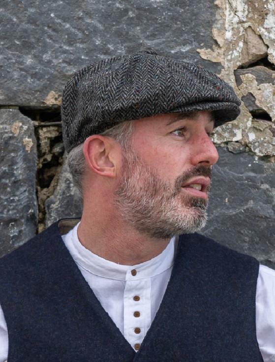 Aran Cashmere Donegal Tweed Men's Driving Cap - Charcoal