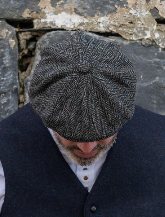 Aran Cashmere Donegal Tweed Men's Driving Cap - Charcoal