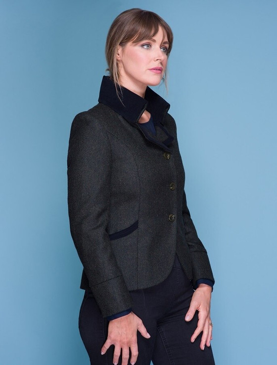 aran cashmere Emer Tweed Blazer - Winning Green Herringbone