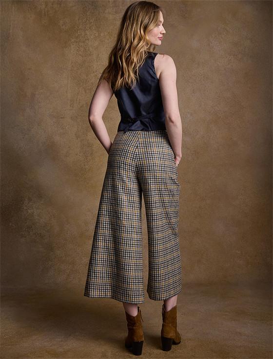 Aran Cashmere Heidi Tweed Waistcoat – Saffron Cobalt Blue