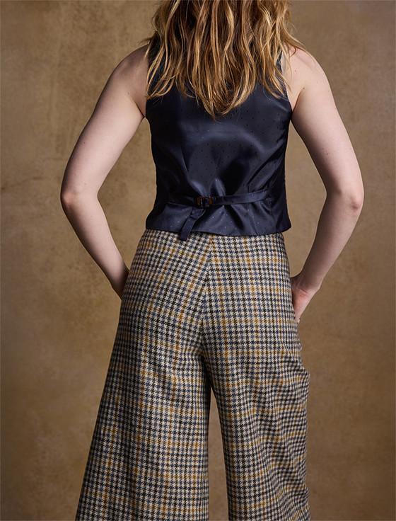 Aran Cashmere Heidi Tweed Waistcoat – Saffron Cobalt Blue