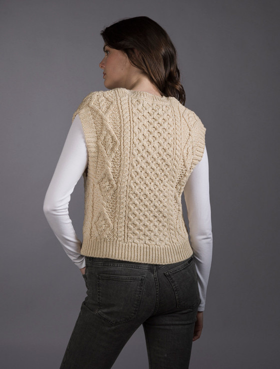 Aran Cashmere L‎adies Cr‎‎opped V-N‎eck Aran Sweater Vest