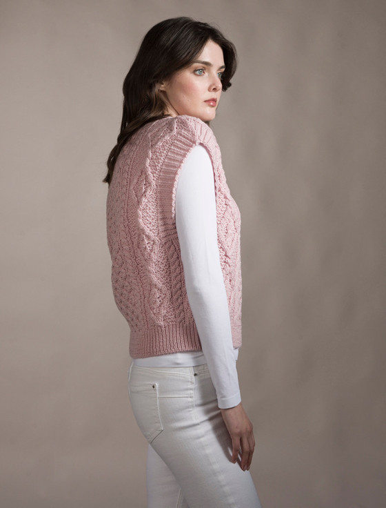 Aran Cashmere L‎adies Cropped V-N‎eck Aran Sweater Vest