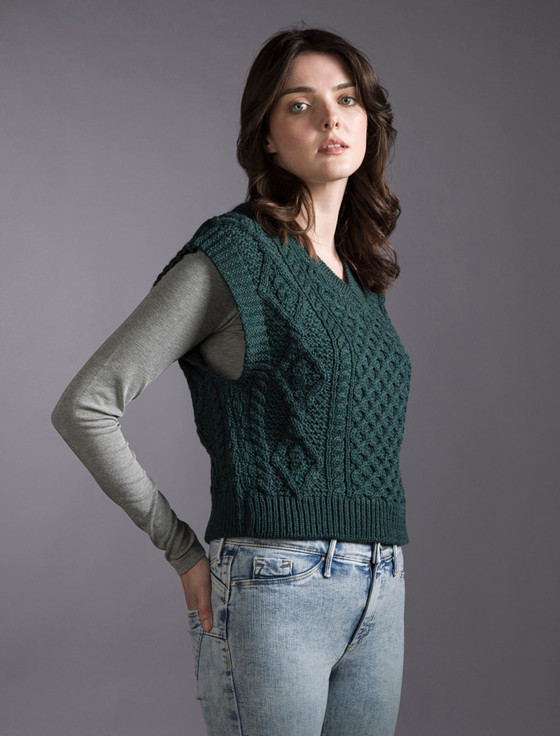 Aran Cashmere ‎La‎dies Cro‎pped V-N‎‎eck Aran Sw‎ea‎ter Vest‎