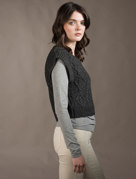 Aran Cashmere Ladies Cropped V-Neck Aran Sweater Vest