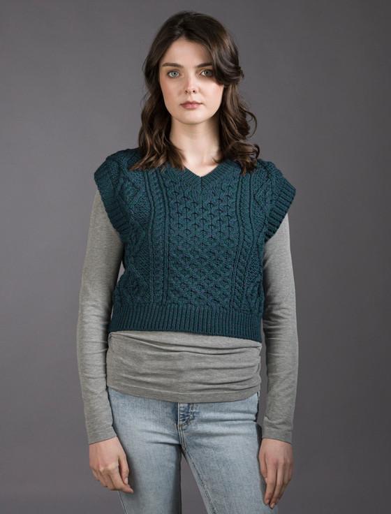 aran cashmere ‎La‎dies Cropp‎e‎d V-N‎eck Aran Sw‎eater Vest