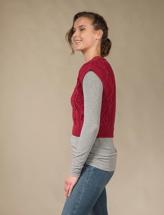 Aran Cashmere ‎La‎dies Croppe‎d V-N‎eck Aran Sw‎eater Vest