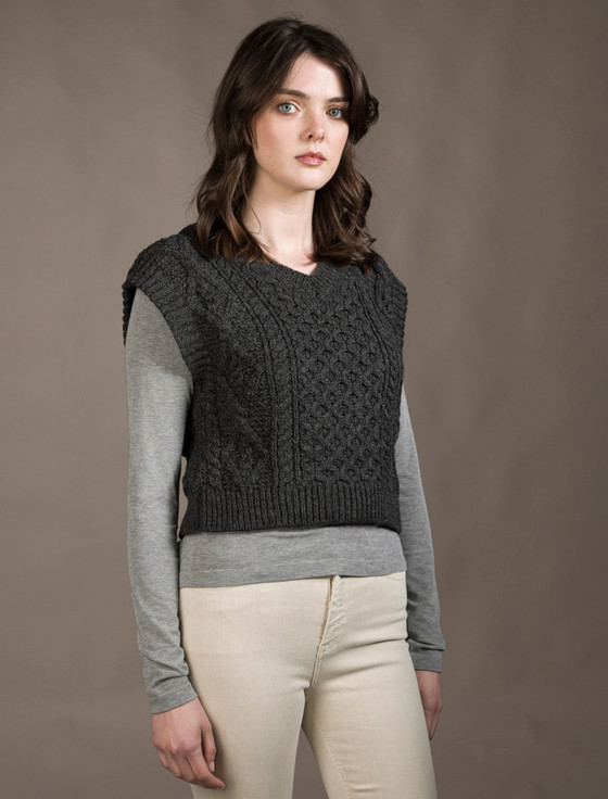 Aran Cashmere La‎dies Cropped V-N‎‎eck Aran Sw‎ea‎ter Vest‎