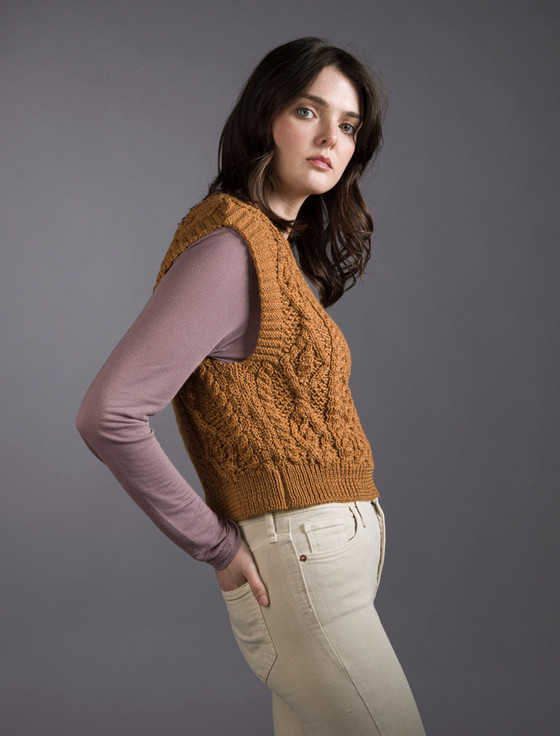 Aran Cashmere Ladies Cropped V-Neck Aran Sweater Vest