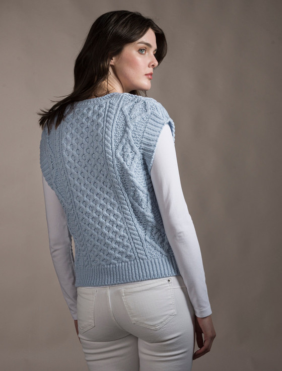 Aran Cashmere La‎dies Cropped V-N‎eck Aran Sw‎eater Vest