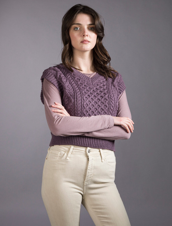 Aran Cashmere ‎La‎dies Cropped V-‎N‎eck Aran Sw‎eater Vest