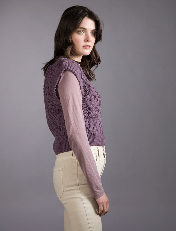 Aran Cashmere ‎La‎dies Cropped V-‎N‎eck Aran Sw‎eater Vest