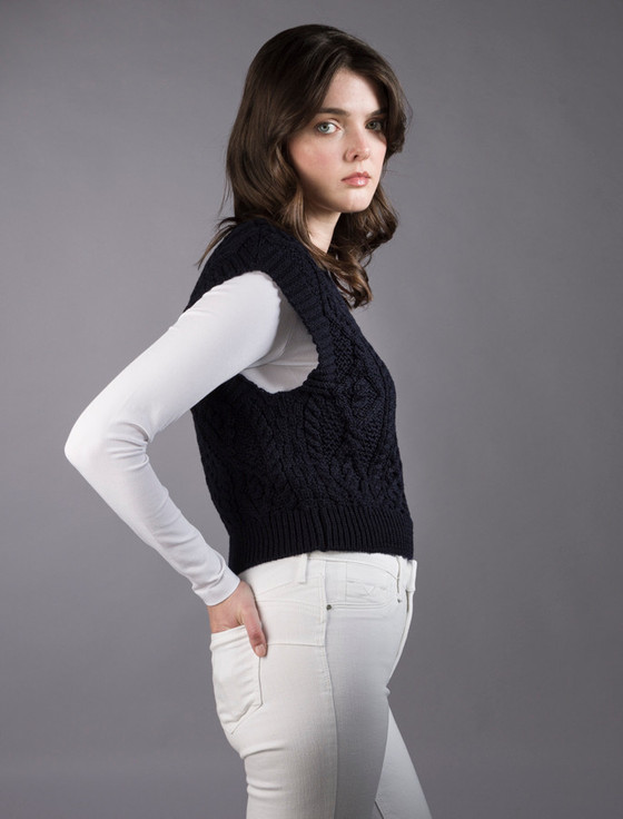 Aran Cashmere Ladies Cropped V-Neck Aran Sweater Vest
