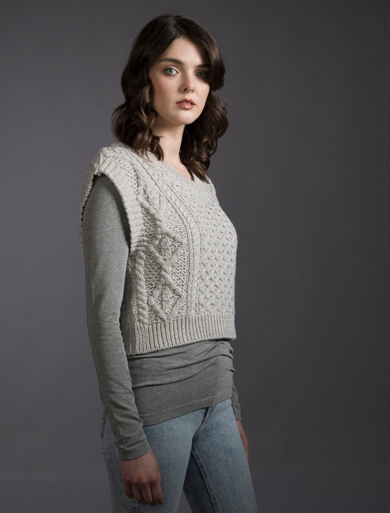 Aran Cashmere ‎Ladies Cropped V-N‎eck Aran Sw‎eater Vest
