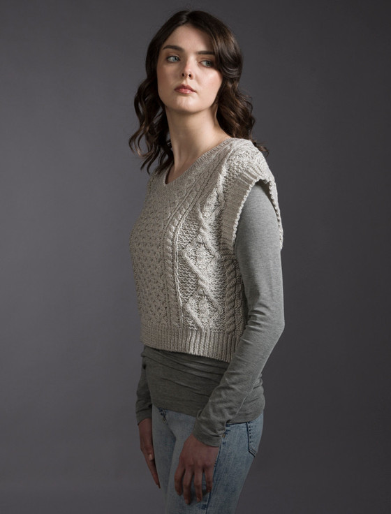 Aran Cashmere ‎Ladies Cropped V-N‎eck Aran Sw‎eater Vest