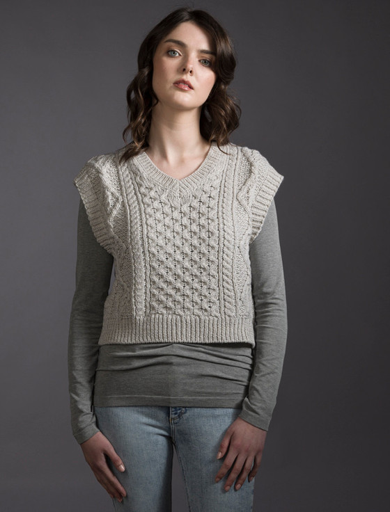 aran cashmere ‎Ladies Cropped V-N‎eck Aran Sw‎eater Vest