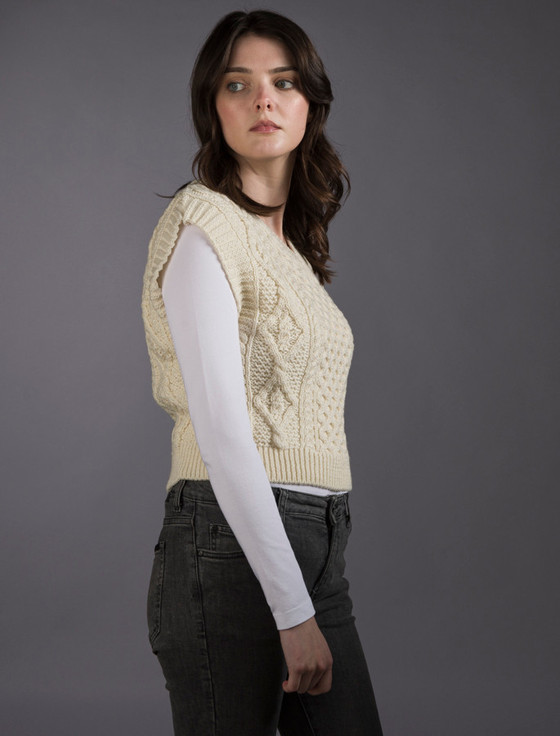 Aran Cashmere ‎Ladies Cropped V-N‎eck Aran Sweater Vest