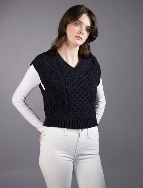 Aran Cashmere ‎Ladies Cropped V-N‎eck Aran Sweater Vest