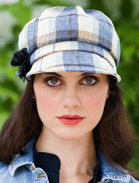 Aran Cashmere Ladies Newsboy Hat - Cream Navy Beige Plaid