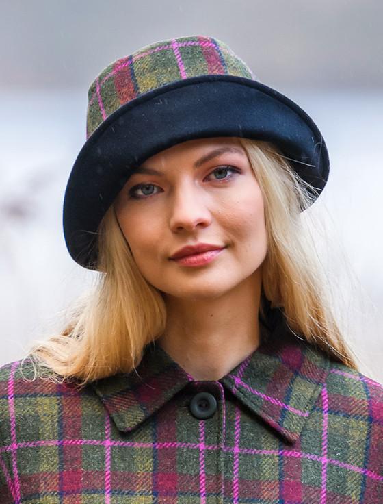 Aran Cashmere Ladies Tweed Clodagh Cap - Green Red & Pink