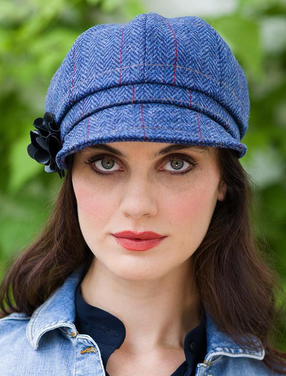 aran cashmere Ladies Tweed Newsboy Hat - Blue with Red