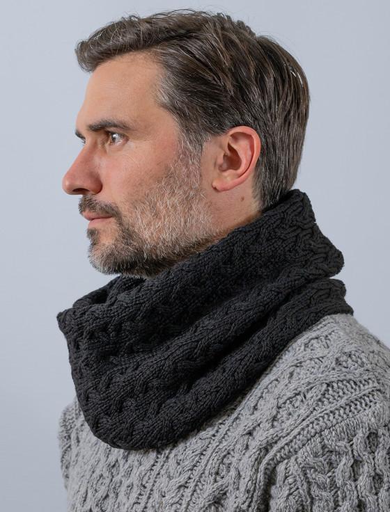 aran cashmere M‎en's Super Soft Ar‎an Inf‎inity Scarf-bk
