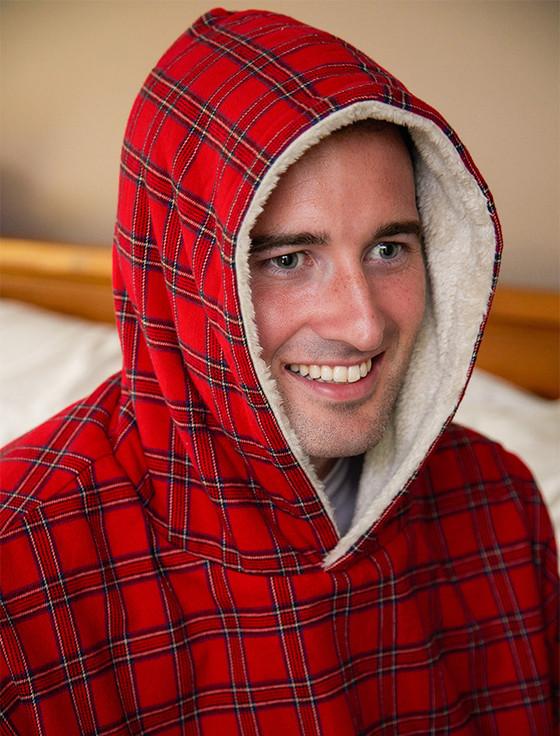 Aran Cashmere Men's Irish Flannel Lounge Hoodie - Red Tartan