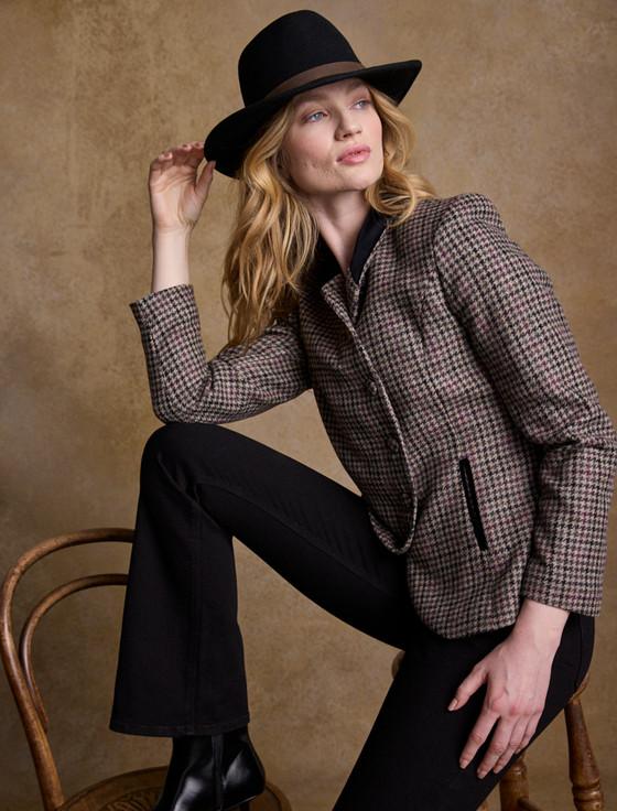 Aran Cashmere Nicole Tweed Blazer – Plum Hacking Check