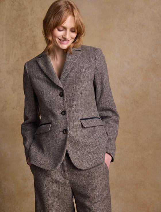 Aran Cashmere Tara Tweed Hacking Jacket - Light Tan Herringbone