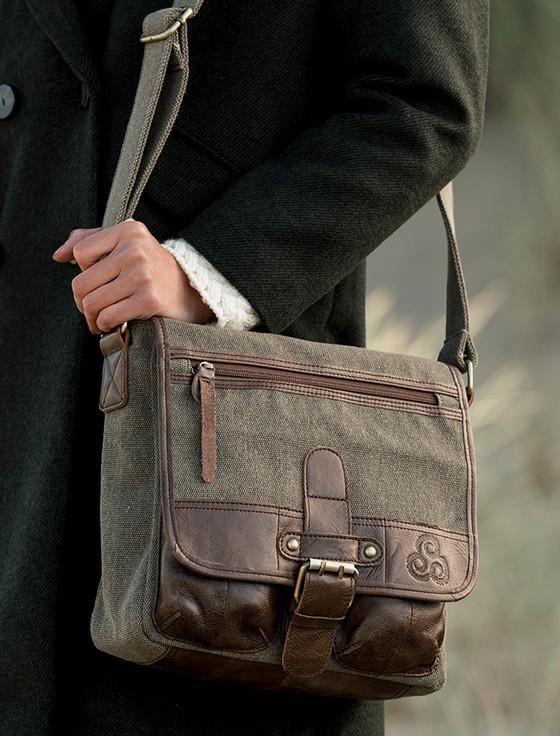 aran cashmere Traditional Tweed & Leather Single Buckle Bag