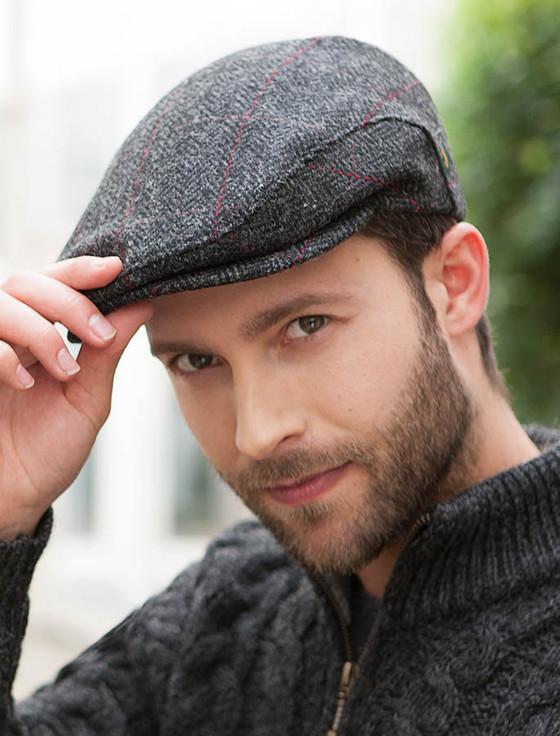 aran cashmere Trinity Tweed Flat Cap - Charcoal with Red