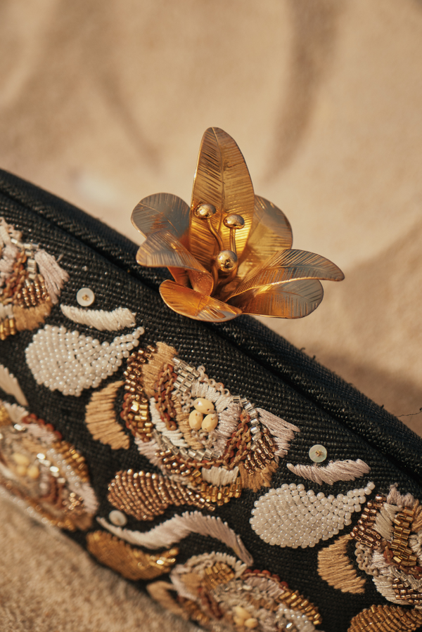 Aranáz Aquatic Champagne Clutch (Black)